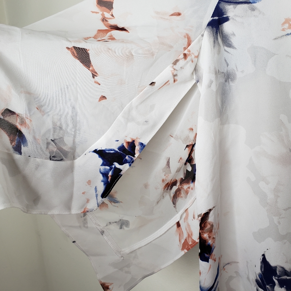 Vince Camuto Water Color Kimono Sleeve Crossover - Picture 5 of 6
